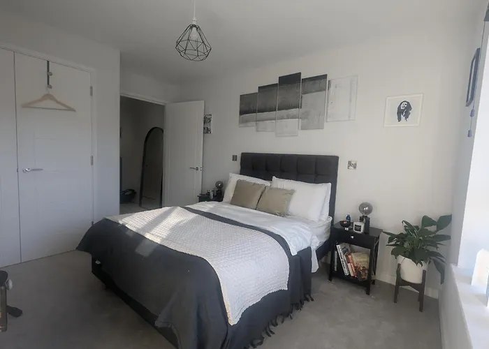 Stylish Harbourside Apartment
