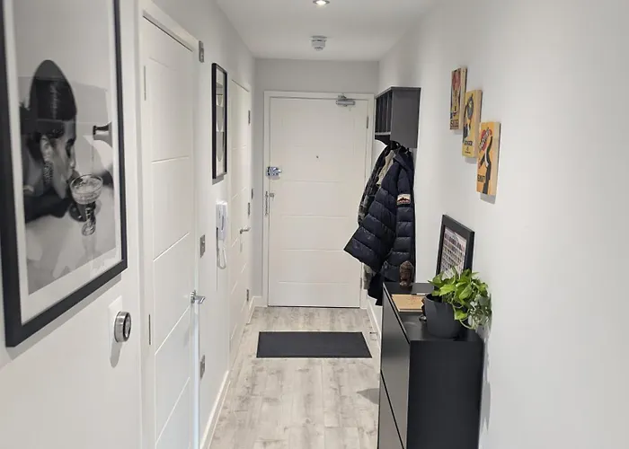 Stylish Harbourside Apartment